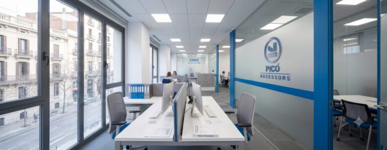 Zona de trabajo de la oficina de Picó Assessors